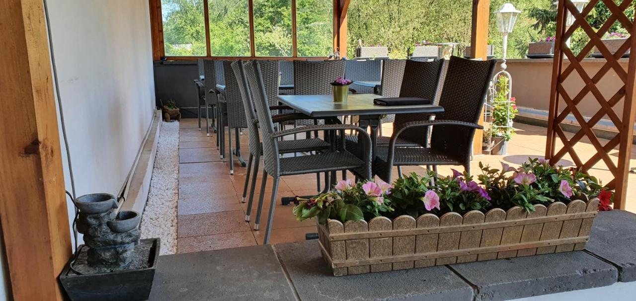 Hotel Zum Deutschen Eck Велберт Екстериор снимка